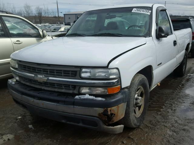 1GCEC14W61Z144702 - 2001 CHEVROLET SILVERADO WHITE photo 2