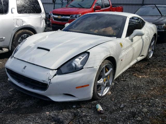 ZFF65TJA0E0199676 - 2014 FERRARI CALIFORNIA WHITE photo 2