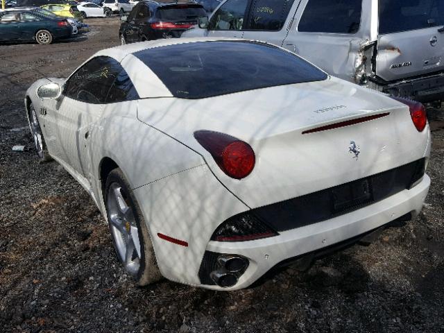 ZFF65TJA0E0199676 - 2014 FERRARI CALIFORNIA WHITE photo 3