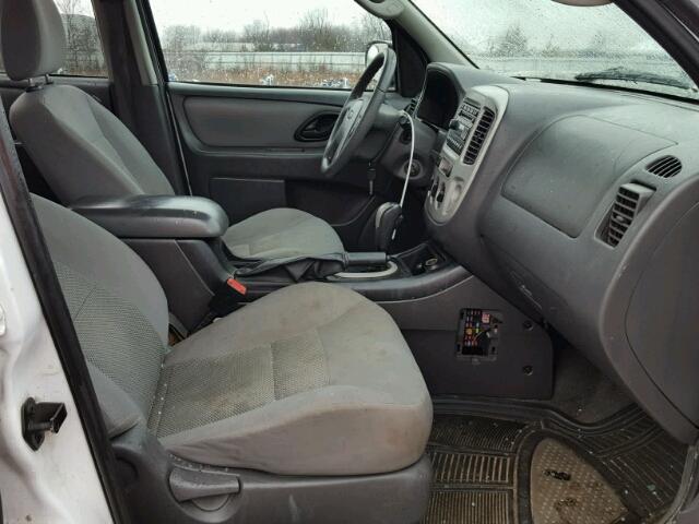 1FMCU93127KB70493 - 2007 FORD ESCAPE XLT WHITE photo 5