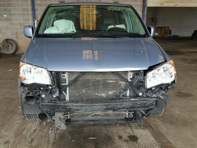 2C4RC1BG7DR747542 - 2013 CHRYSLER TOWN & COU BLUE photo 9