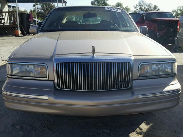 1LNLM82W0VY654938 - 1997 LINCOLN TOWN CAR S BROWN photo 9