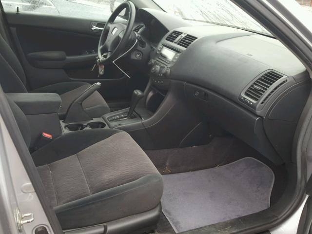 1HGCM56124A032528 - 2004 HONDA ACCORD DX SILVER photo 5