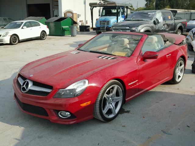 WDBSK71F19F143885 - 2009 MERCEDES-BENZ SL 550 RED photo 2