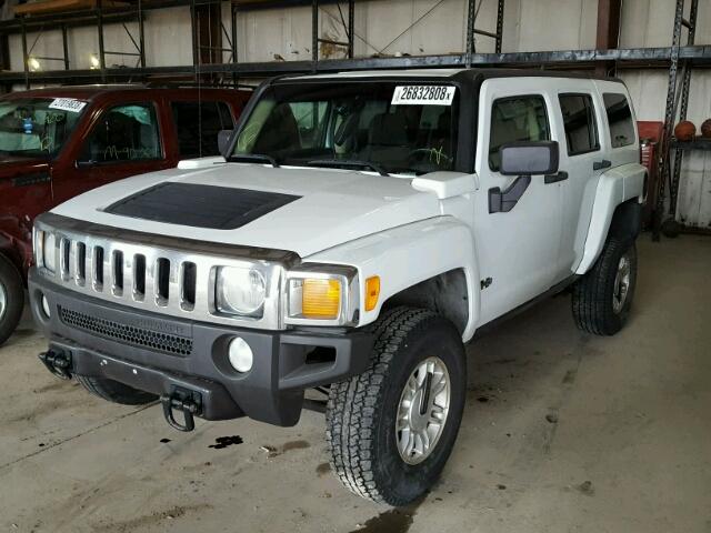 5GTDN136X68126006 - 2006 HUMMER H3 WHITE photo 2