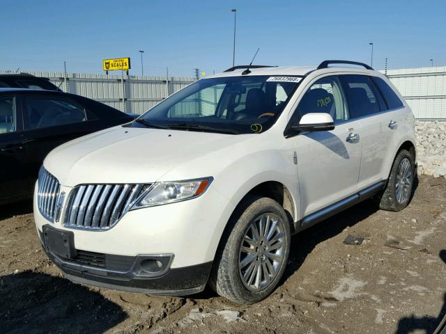 2LMDJ6JK9CBL01550 - 2012 LINCOLN MKX WHITE photo 2