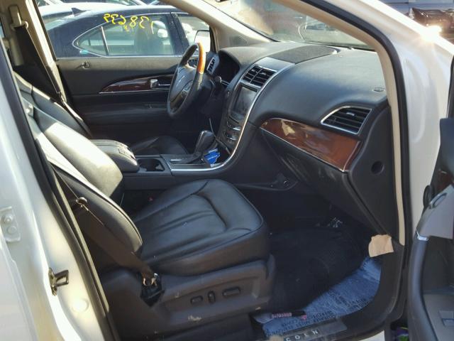 2LMDJ6JK9CBL01550 - 2012 LINCOLN MKX WHITE photo 5