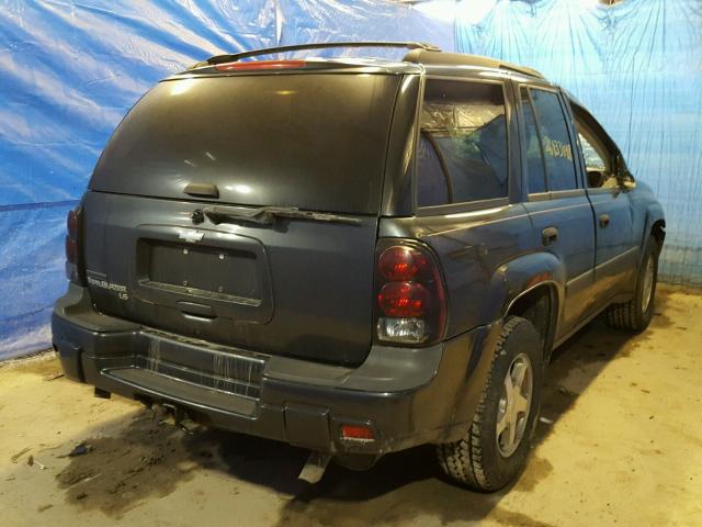 1GNDT13S652256898 - 2005 CHEVROLET TRAILBLAZE GRAY photo 4