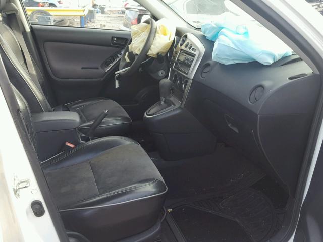 2T1KR32E73C014349 - 2003 TOYOTA MATRIX/XR WHITE photo 5