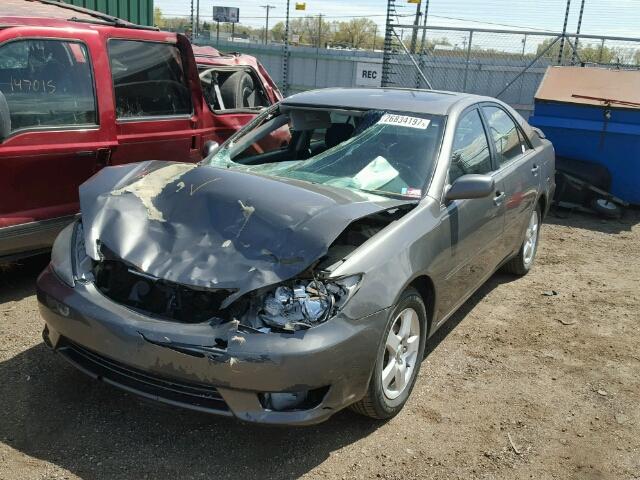 4T1BE32K55U563888 - 2005 TOYOTA CAMRY LE GRAY photo 2