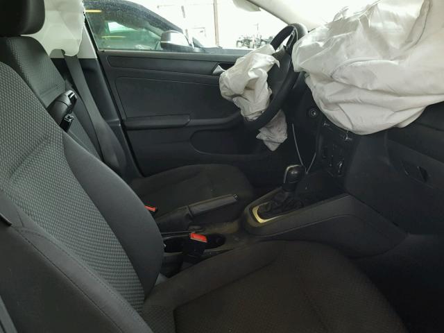 3VW2K7AJXEM218970 - 2014 VOLKSWAGEN JETTA BASE ვერცხლისფერი ფოტო 5