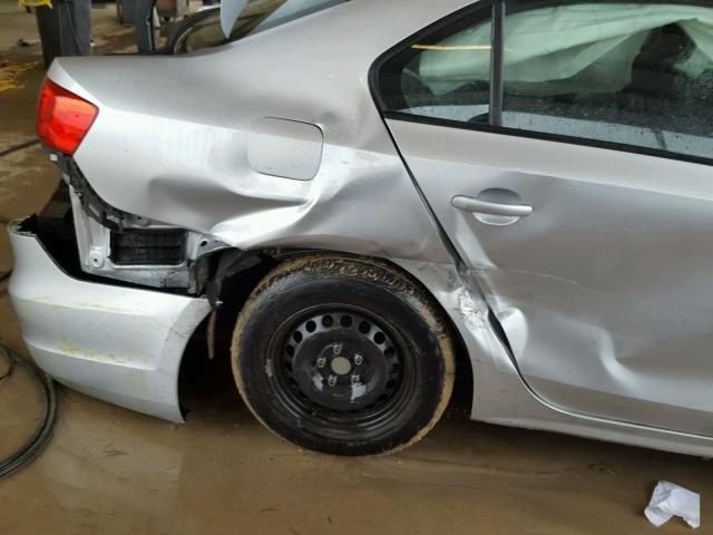 3VW2K7AJXEM218970 - 2014 VOLKSWAGEN JETTA BASE ვერცხლისფერი ფოტო 9