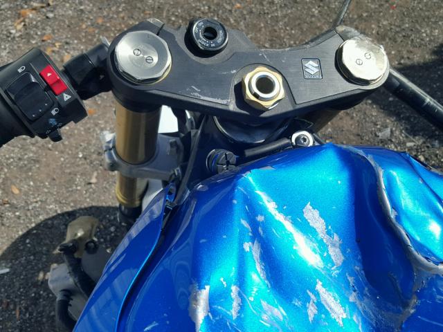 JS1GR7MA1B2101808 - 2011 SUZUKI GSX750 BLUE photo 8