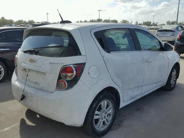 1G1JC6SHXG4110616 - 2016 CHEVROLET SONIC LT WHITE photo 4