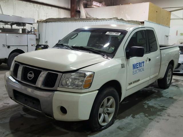 1N6AA06AX8N305325 - 2008 NISSAN TITAN XE WHITE photo 2