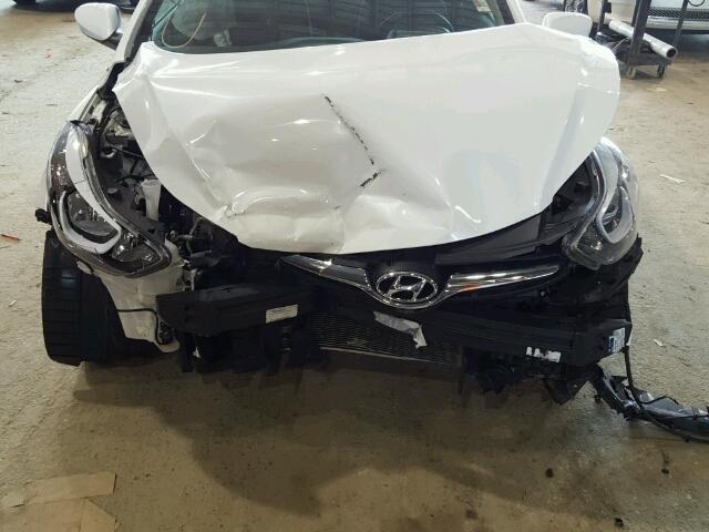 5NPDH4AE3FH566435 - 2015 HYUNDAI ELANTRA SE WHITE photo 9