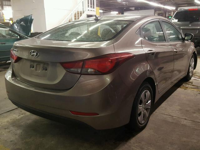 5NPDH4AE6GH726793 - 2016 HYUNDAI ELANTRA SE BEIGE photo 4