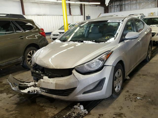 5NPDH4AE8GH700549 - 2016 HYUNDAI ELANTRA SE SILVER photo 2