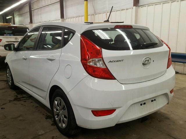 KMHCT5AEXHU343099 - 2017 HYUNDAI ACCENT SE WHITE photo 3