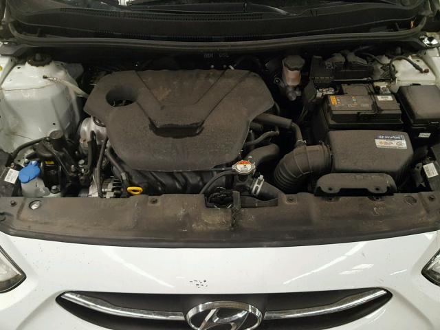 KMHCT5AEXHU343099 - 2017 HYUNDAI ACCENT SE WHITE photo 7