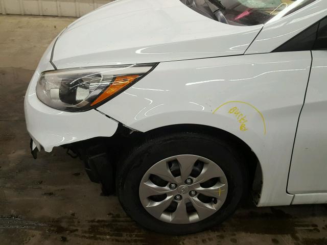 KMHCT5AEXHU343099 - 2017 HYUNDAI ACCENT SE WHITE photo 9