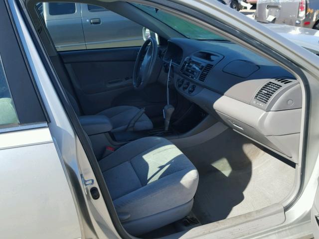 4T1BE32K94U825930 - 2004 TOYOTA CAMRY LE SILVER photo 5