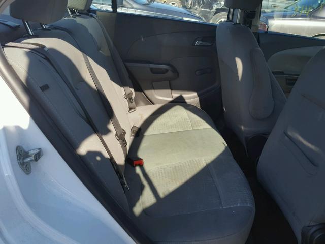 1G1JA5SH2E4180608 - 2014 CHEVROLET SONIC LS WHITE photo 6