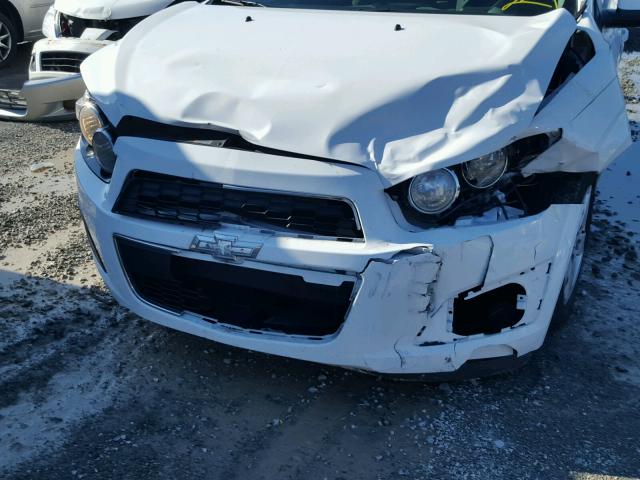 1G1JA5SH2E4180608 - 2014 CHEVROLET SONIC LS WHITE photo 9