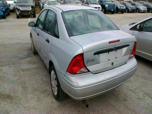 1FAFP34Z54W111507 - 2004 FORD FOCUS SE C SILVER photo 3