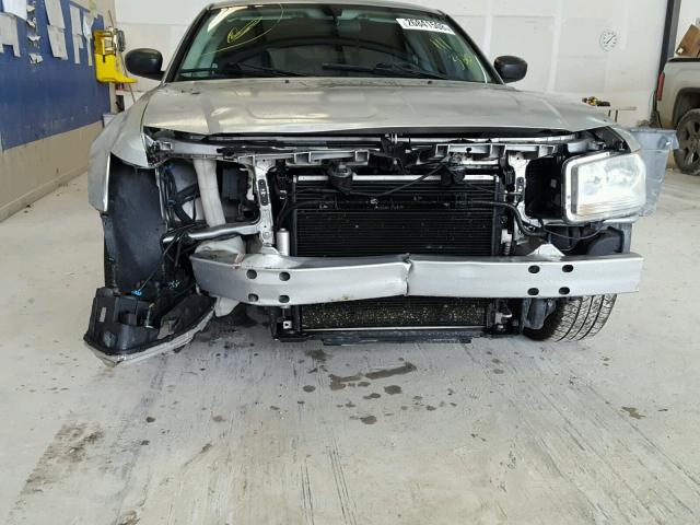 2D4FV47T58H111320 - 2008 DODGE MAGNUM SILVER photo 9