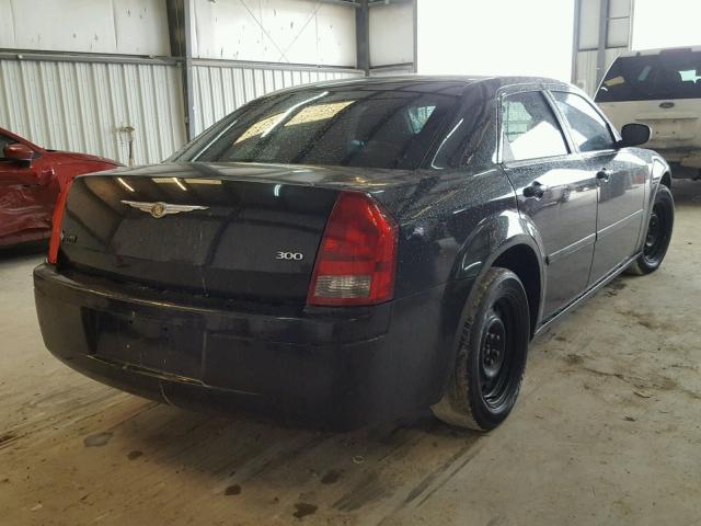 2C3JA43R05H613164 - 2005 CHRYSLER 300 BLACK photo 4