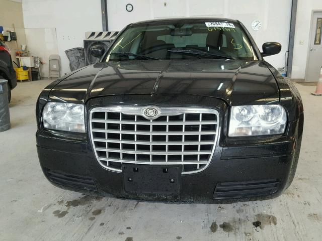 2C3JA43R05H613164 - 2005 CHRYSLER 300 BLACK photo 9