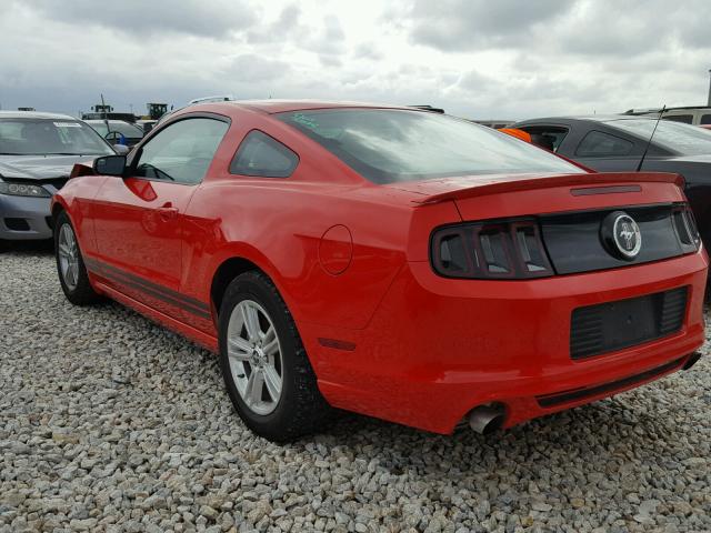 1ZVBP8AM1D5207717 - 2013 FORD MUSTANG RED photo 3