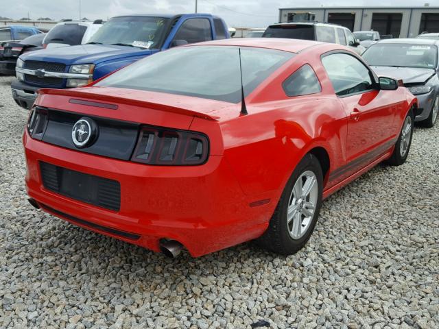 1ZVBP8AM1D5207717 - 2013 FORD MUSTANG RED photo 4