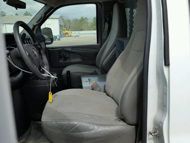 1GCZGFBG1A1122376 - 2010 CHEVROLET EXPRESS G2 WHITE photo 5