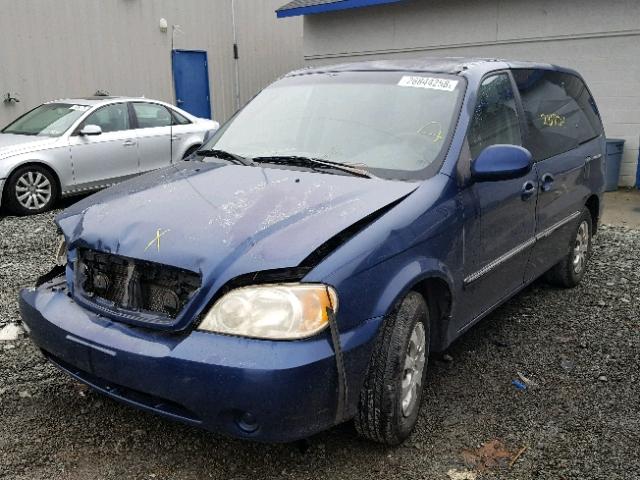 KNDUP131046512917 - 2004 KIA SEDONA EX BLUE photo 2