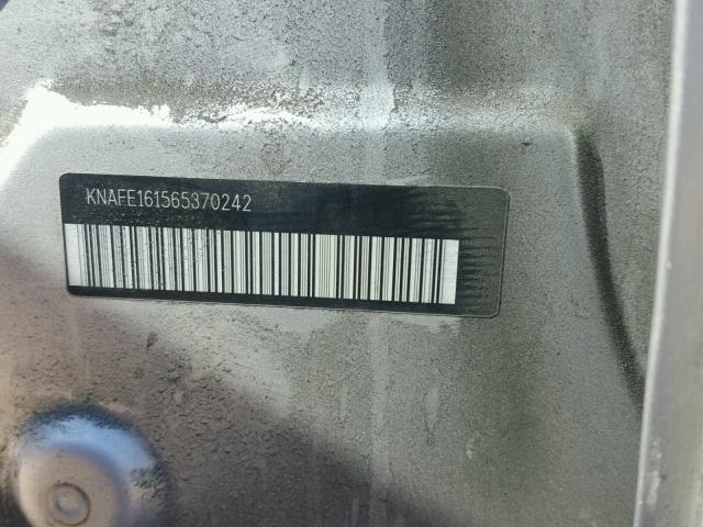 KNAFE161565370242 - 2006 KIA SPECTRA5 SILVER photo 10