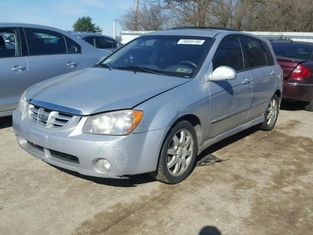 KNAFE161565370242 - 2006 KIA SPECTRA5 SILVER photo 2