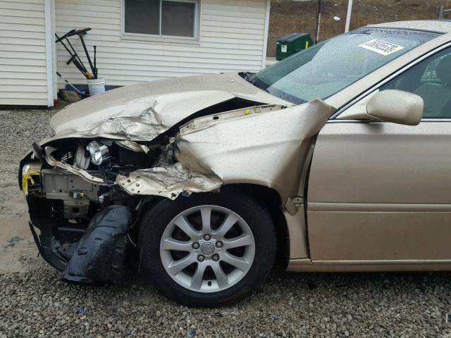 JTHBA30G645028011 - 2004 LEXUS ES 330 GOLD photo 9