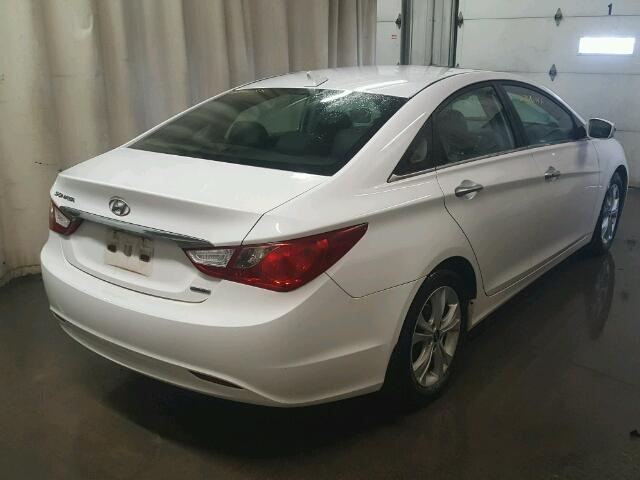 5NPEC4AC6BH287007 - 2011 HYUNDAI SONATA SE WHITE photo 4