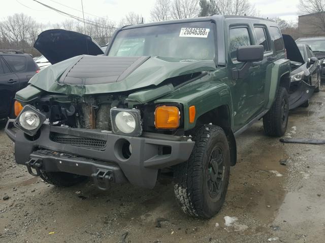 5GTDN136868106241 - 2006 HUMMER H3 GREEN photo 2