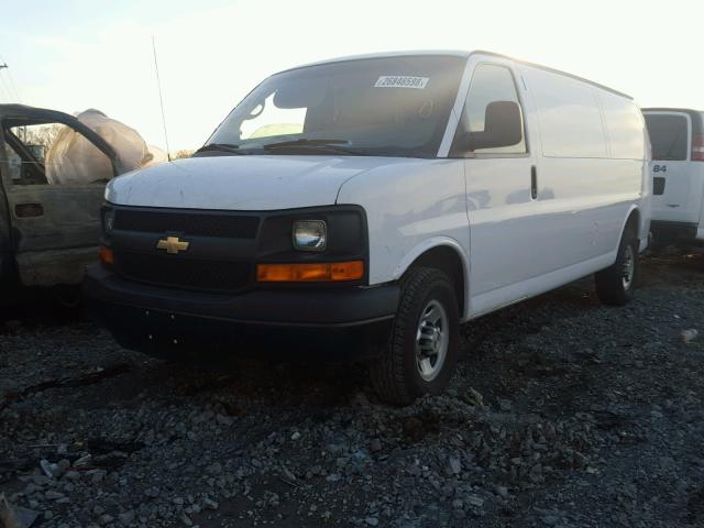 1GCZGUBG9D1117242 - 2013 CHEVROLET EXPRESS G3 WHITE photo 2