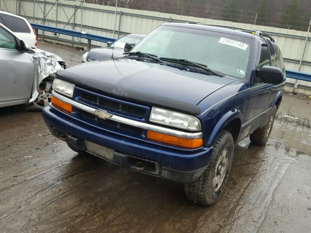 1GNCT18W1YK289190 - 2000 CHEVROLET BLAZER BLUE photo 2