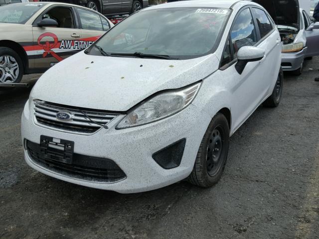 3FADP4BJ0CM103145 - 2012 FORD FIESTA SE WHITE photo 2