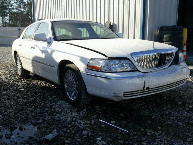 2LNHM82V18X627572 - 2008 LINCOLN TOWN CAR S WHITE photo 1