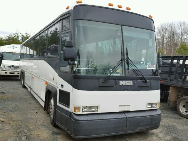 1M8PDMPA5YP053225 - 2000 MOTOR COACH INDUSTRIES TRANSIT BU WHITE photo 1