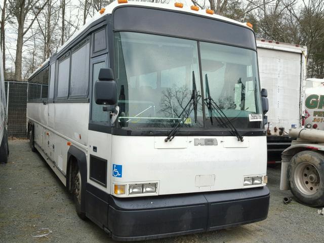 1M8PDMPA2YP053053 - 2000 MOTOR COACH INDUSTRIES TRANSIT BU WHITE photo 1