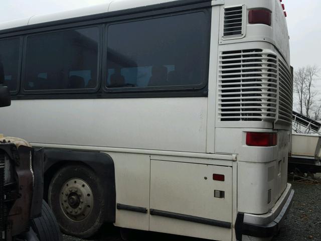 1M8PDMPA2YP053053 - 2000 MOTOR COACH INDUSTRIES TRANSIT BU WHITE photo 3