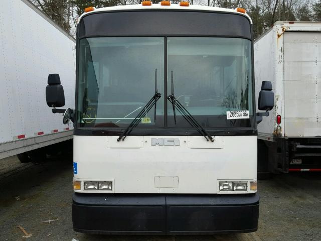 1M8PDMPA2YP053053 - 2000 MOTOR COACH INDUSTRIES TRANSIT BU WHITE photo 9