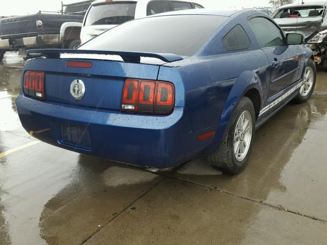 1ZVFT80NX65147902 - 2006 FORD MUSTANG BLUE photo 4